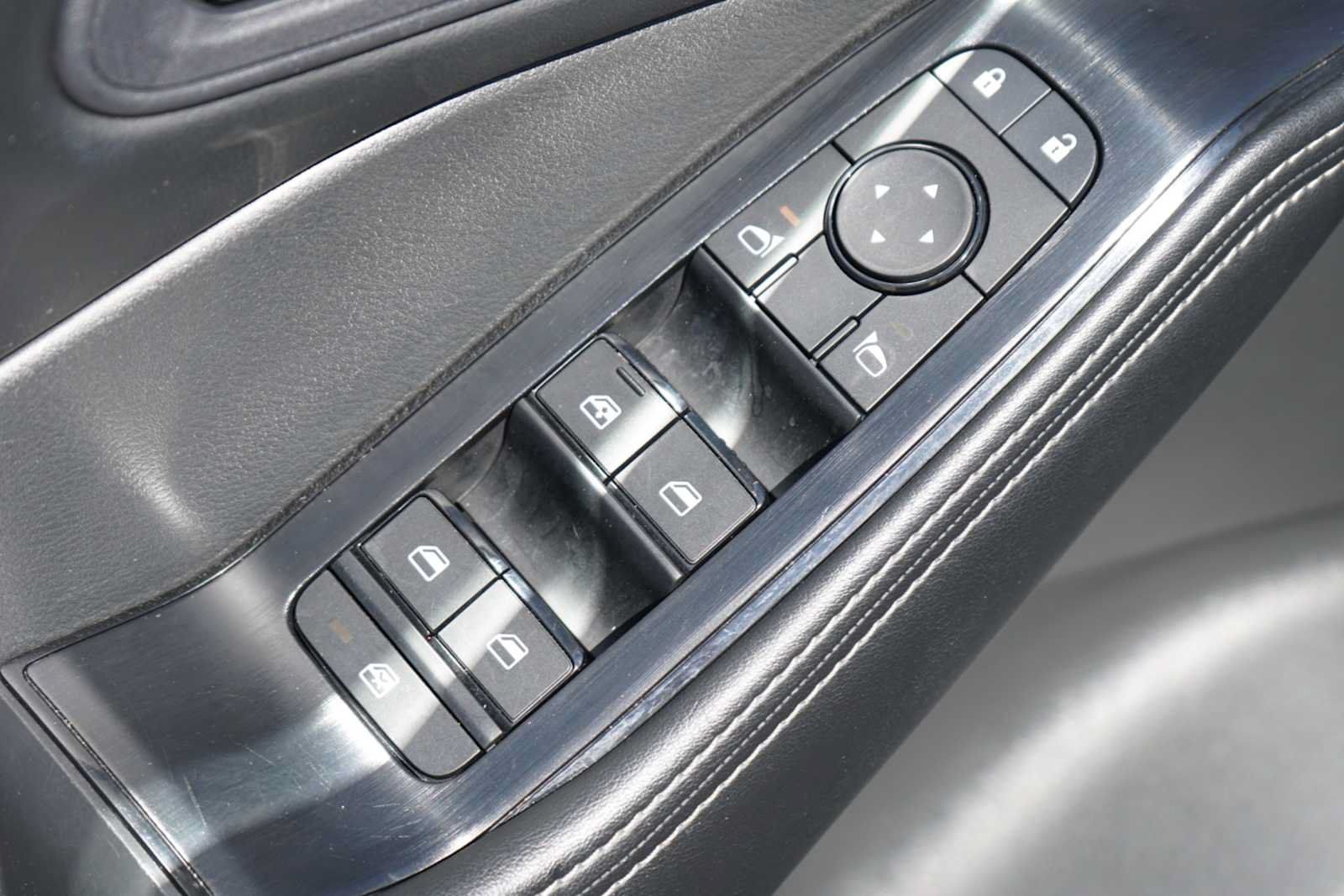 Used 2025 Nissan Rogue SV FWD image 16