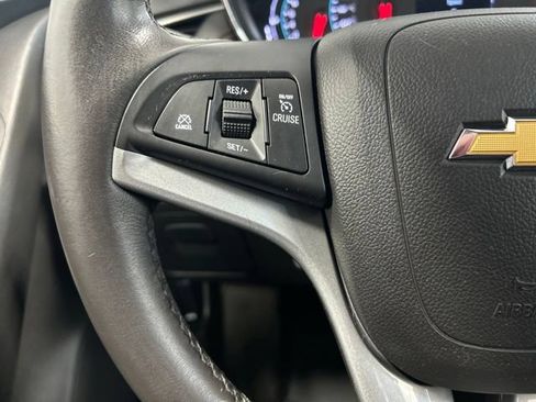 Used 2021 Chevrolet Trax LT w/ LT Convenience Package AWD/4WD image 24