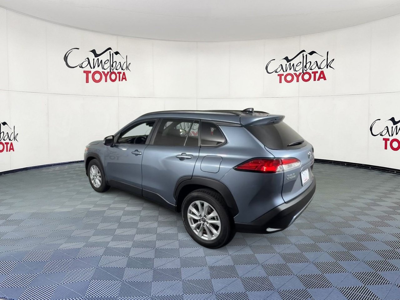 Used 2025 Toyota Corolla Cross LE FWD image 9
