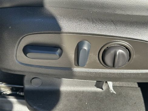 Used 2022 GMC Acadia SLT w/ Elevation Edition image 30