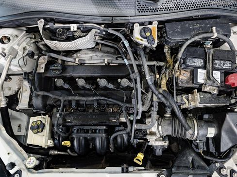 Used 2010 Ford Focus SEL image 48