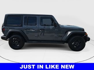 Used 2025 Jeep Wrangler Sport video 2