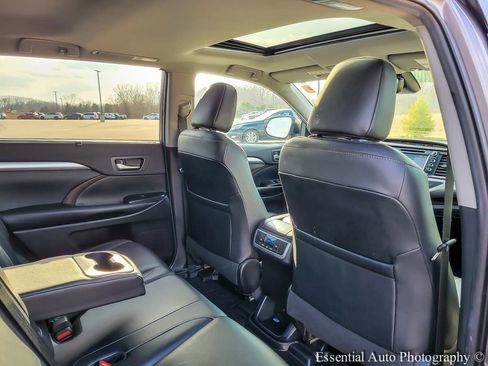 Used 2019 Toyota Highlander XLE image 31