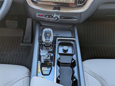 New 2026 Volvo XC60 B5 Plus w/ Protection Package Premier image 20