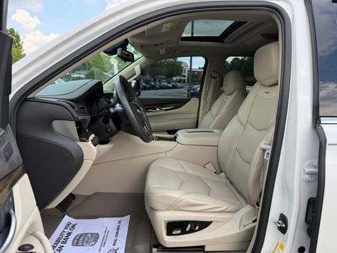 Used 2020 Cadillac Escalade Premium Luxury AWD/4WD image 13