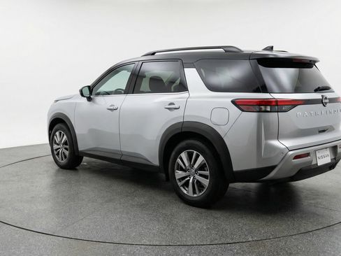 Used 2025 Nissan Pathfinder SV FWD image 6