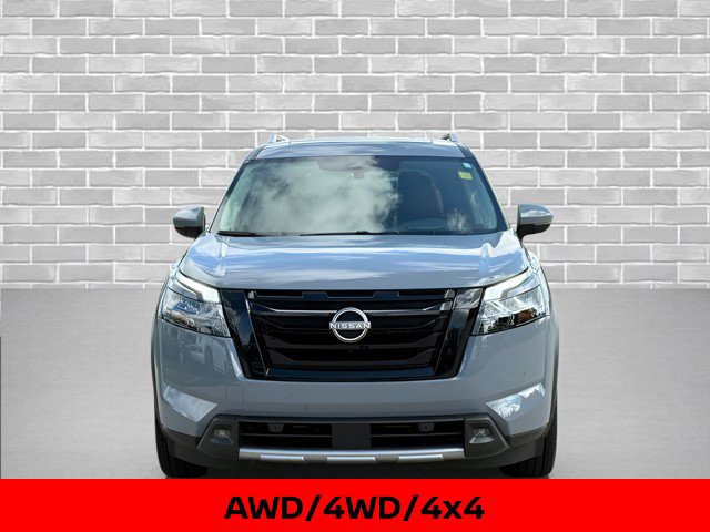 Certified 2025 Nissan Pathfinder Platinum AWD/4WD image 11