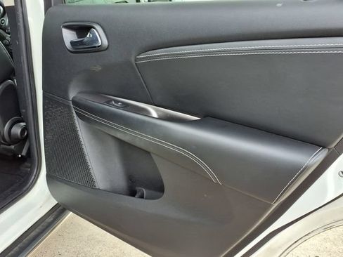 Used 2017 Dodge Journey Crossroad w/ Popular Equipment Group FWD image 19