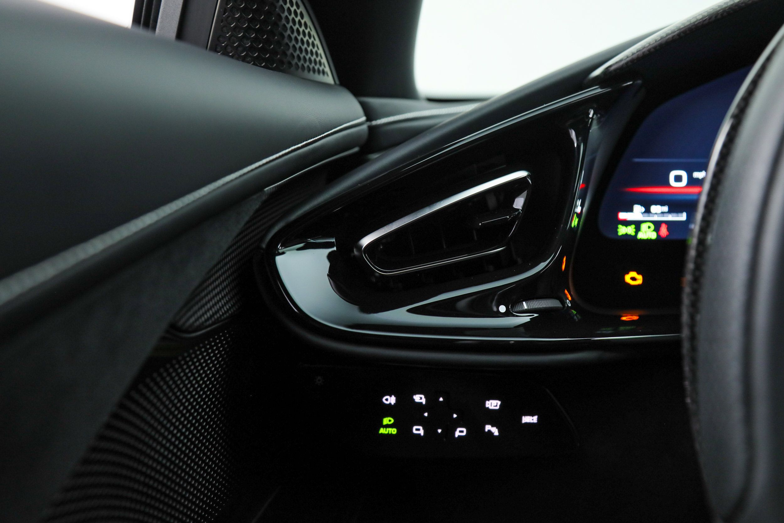 Certified 2025 Ferrari 12Cilindri RWD image 40