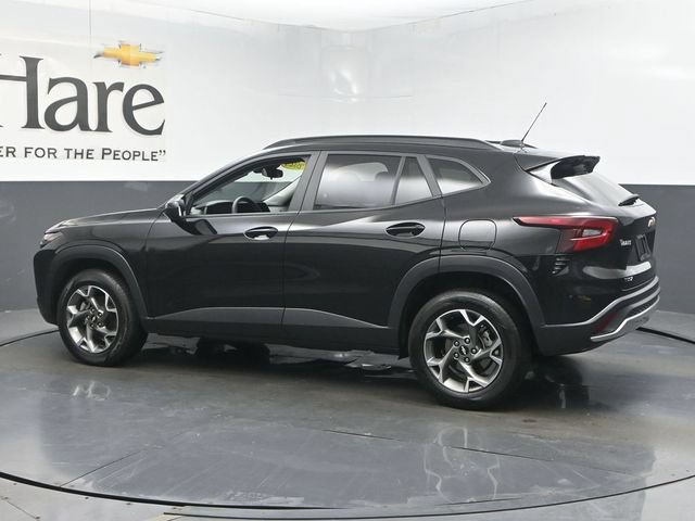 Used 2025 Chevrolet Trax LT FWD image 57