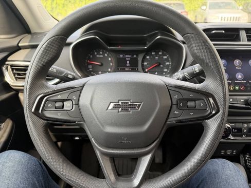 Used 2021 Chevrolet TrailBlazer LT w/ Convenience Package FWD image 12