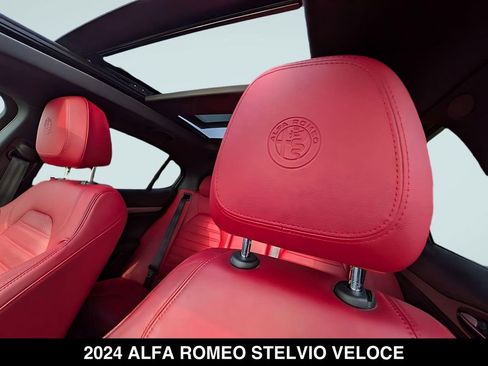 Used 2024 Alfa Romeo Stelvio Veloce AWD/4WD image 41