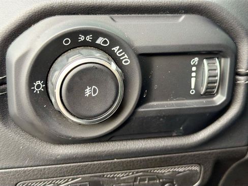 Used 2024 Jeep Wrangler Unlimited Rubicon AWD/4WD image 34