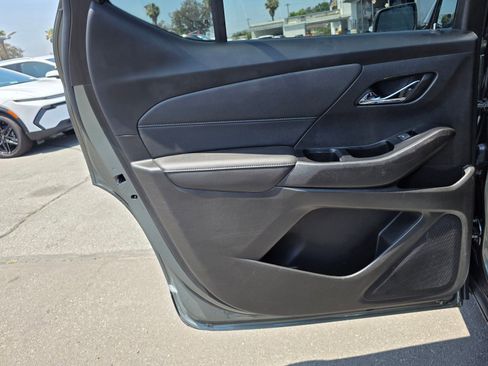 Used 2023 Chevrolet Traverse LT FWD image 8