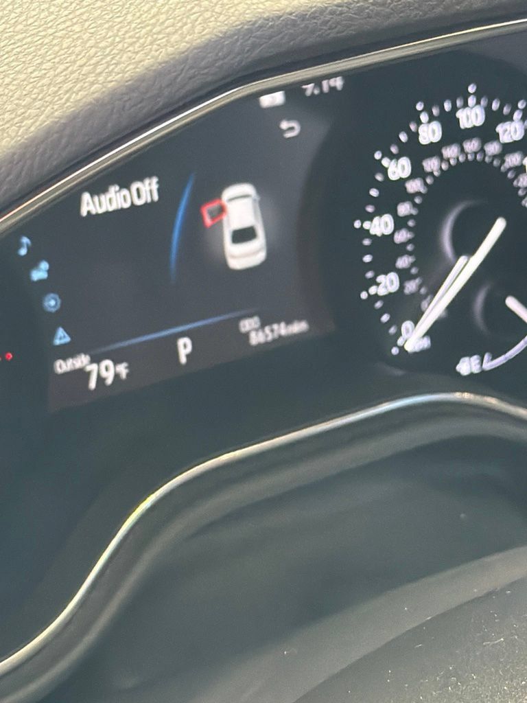 Used 2022 Toyota Avalon XLE w/ Moonroof Package FWD image 6