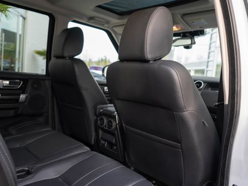 Used 2016 Land Rover LR4 HSE Silver Edition AWD/4WD image 28