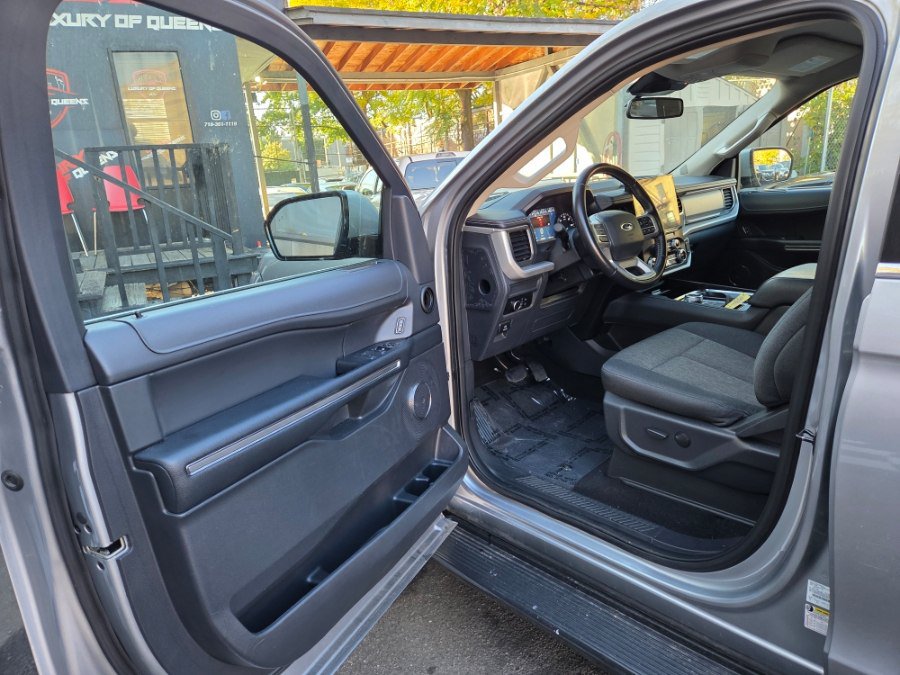Used 2024 Ford Expedition Max XLT RWD image 5