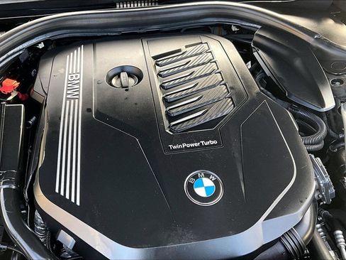 Used 2020 BMW 740i xDrive image 31