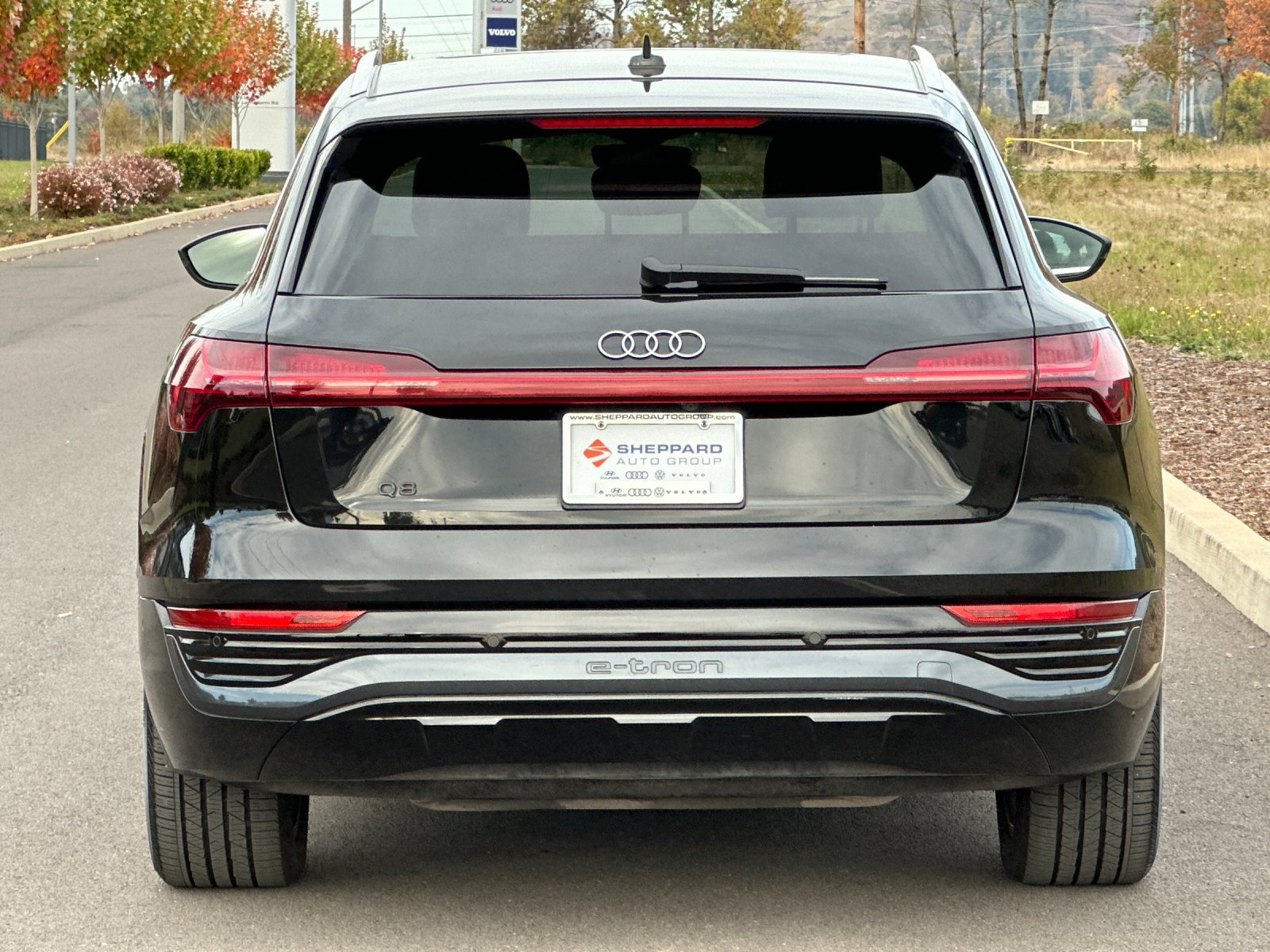 Used 2024 Audi Q8 e-tron Premium Plus AWD/4WD image 4