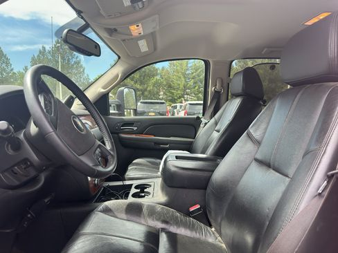 Used 2007 Chevrolet Silverado 2500 LTZ w/ Safety Package AWD/4WD image 3