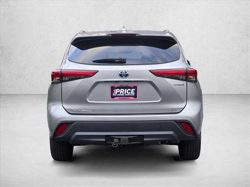 Used 2022 Toyota Highlander XLE image 7