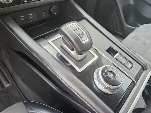 Used 2024 Mitsubishi Outlander SE image 25