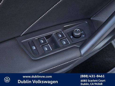 Used 2024 Volkswagen Tiguan SE image 11