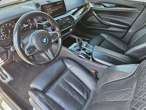 Used 2018 BMW M550i xDrive image 9