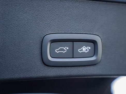 Certified 2025 Volvo XC40 B5 Ultra w/ Climate Package image 10