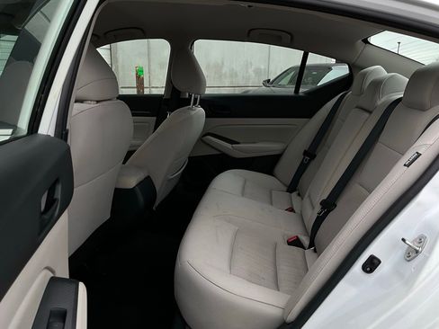 Used 2025 Nissan Altima 2.5 SV image 12