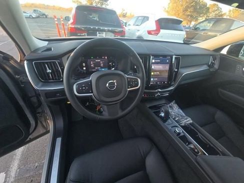 Used 2025 Volvo XC60 B5 Core image 9