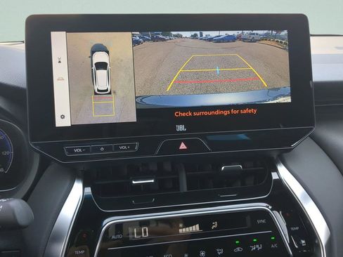 Used 2024 Toyota Venza Limited image 18