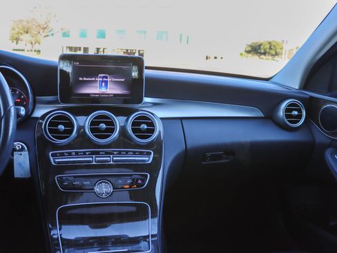 Used 2018 Mercedes-Benz C 300 4MATIC Sedan image 33