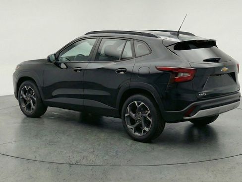 Used 2025 Chevrolet Trax LT image 6