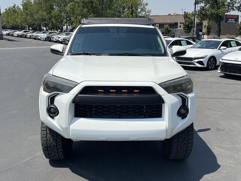 Used 2019 Toyota 4Runner SR5 AWD/4WD image 3