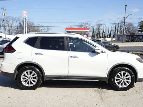 Used 2018 Nissan Rogue SV w/ Premium Package AWD/4WD image 7