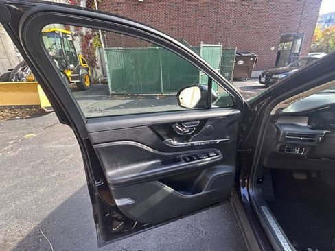 Used 2023 Lincoln Corsair Reserve w/ Equipment Group 201A image 11