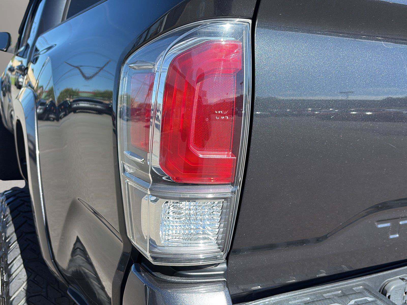 Used 2020 Toyota Tacoma TRD Sport AWD/4WD image 37