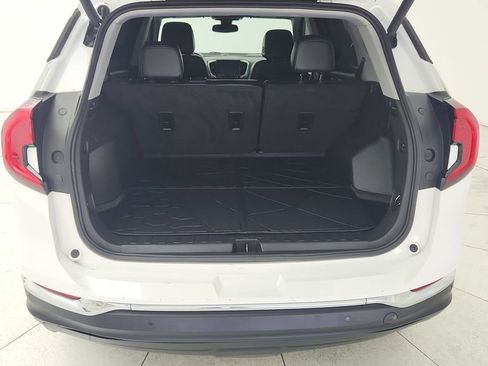 Used 2023 GMC Terrain SLT FWD image 32