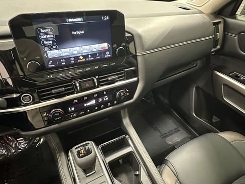 Used 2023 Nissan Pathfinder Platinum image 31