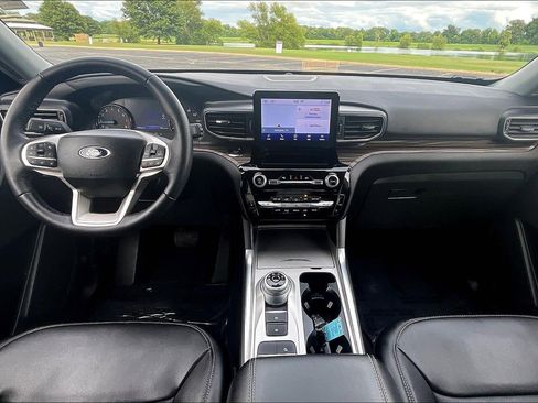 Used 2023 Ford Explorer Limited image 14