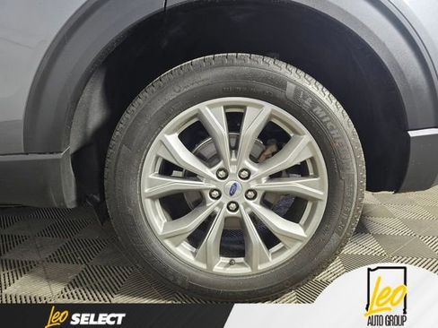 Used 2023 Ford Explorer XLT w/ Equipment Group 202A AWD/4WD image 21