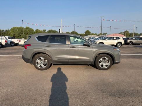 Used 2022 Hyundai Santa Fe SE FWD image 3