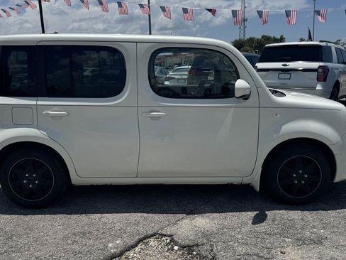 Used 2010 Nissan Cube 1.8 S w/ Interior Designer Pkg FWD image 2
