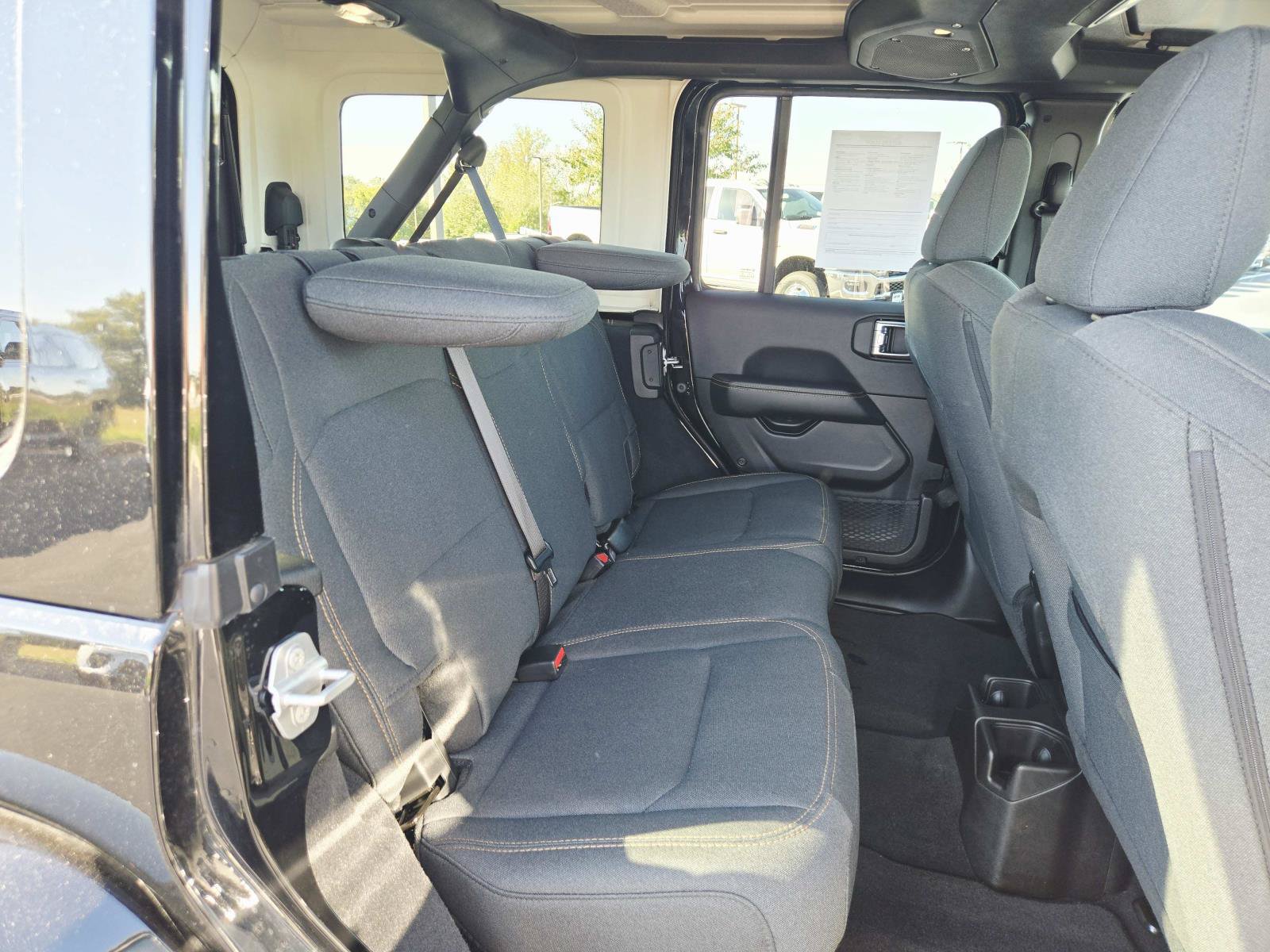 Used 2026 Jeep Wrangler Unlimited Sahara AWD/4WD image 17