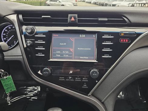 Used 2018 Toyota Camry SE image 13