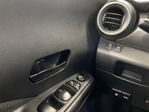 Used 2018 Nissan Kicks S image 20