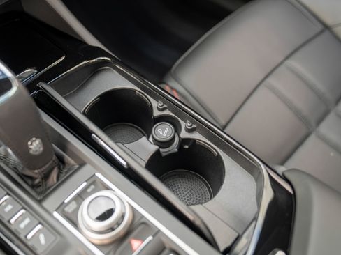 Used 2024 Maserati Levante GT Ultima image 29