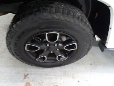 Used 2018 Jeep Wrangler Unlimited Sahara AWD/4WD image 28