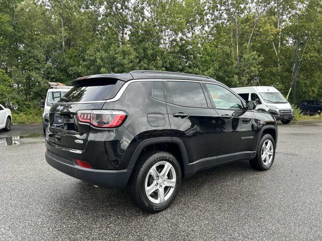 Used 2023 Jeep Compass Latitude AWD/4WD image 3